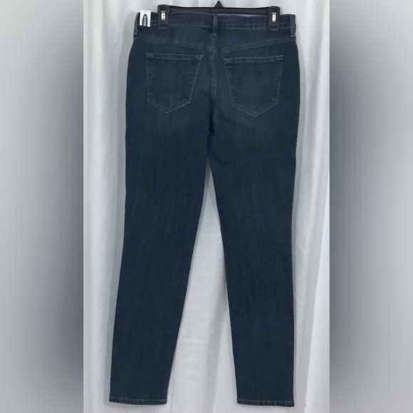 Sz 6  Old Navy Curvy Skinny | Distressed / Ripped | NWT - Picture 2 of 5